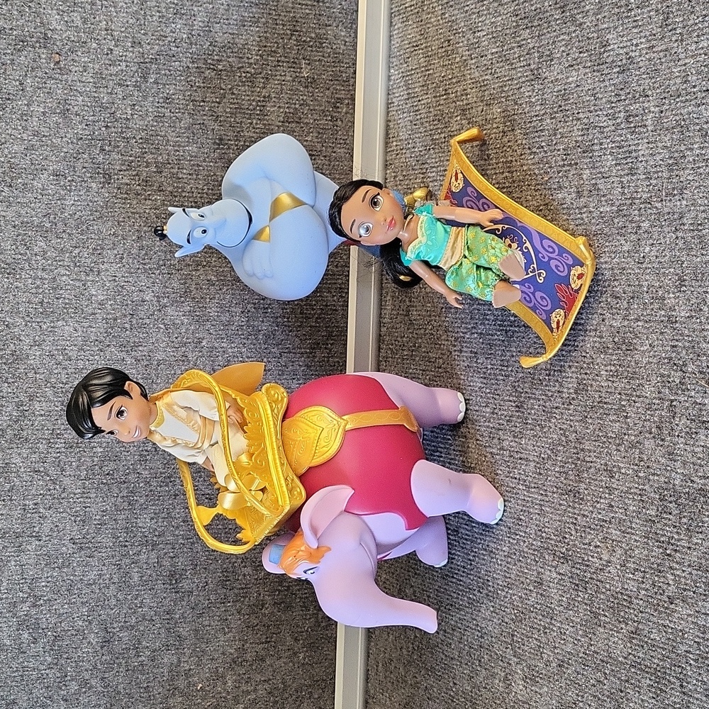 Aladdin doll set.  Genie Aladdin jasmine